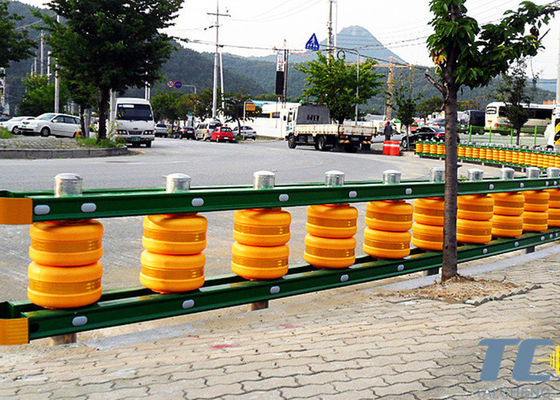 Хорошая цена Spacing 1m 0.7m 0.5m Crash barrier machine providing 10 Years lifetime solution for traffic safety and roadside protection онлайн