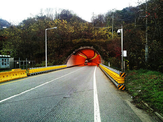 Good price Горячеоцинкованное дорожное ограждение с вращающимся барьером, соответствующее международному уровню 4 и изготовленное из полиуретанового материала ролика, обеспечивающее безопасность на дорогах онлайн